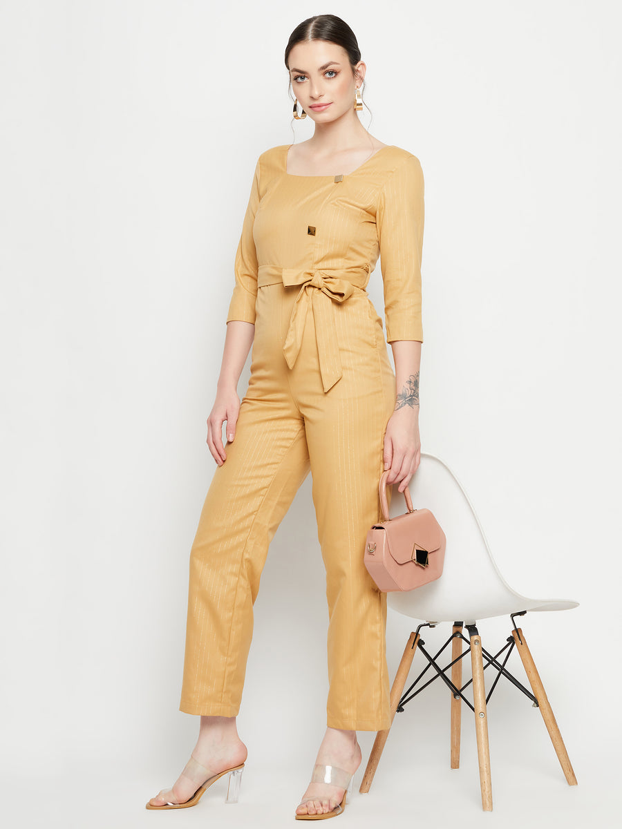 Premium Photo | The green long sleeve jumpsuit with pockets